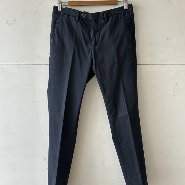 Pantalone blu con risvoltino BSETTECENTO